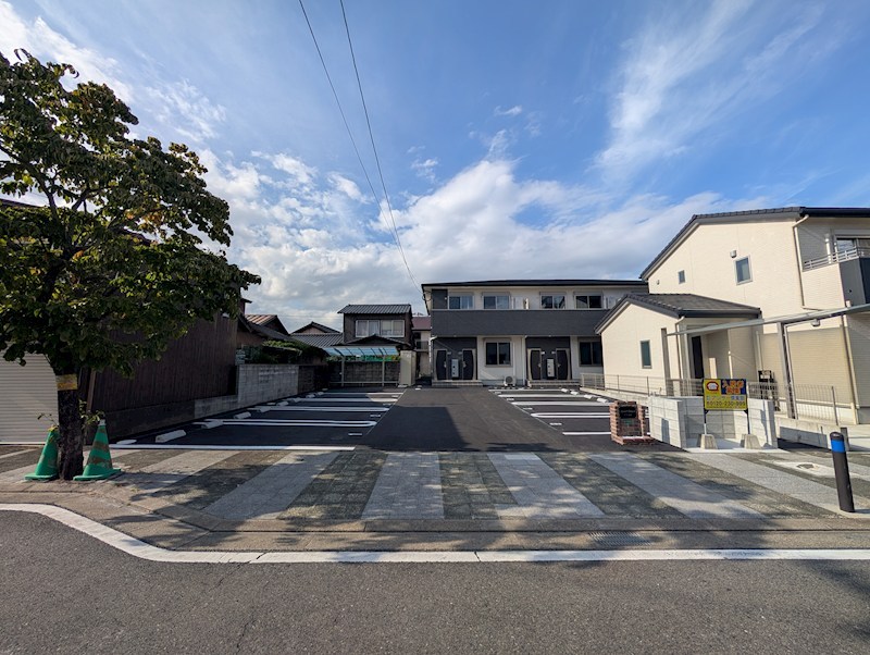 アニマール石坪 駐車場