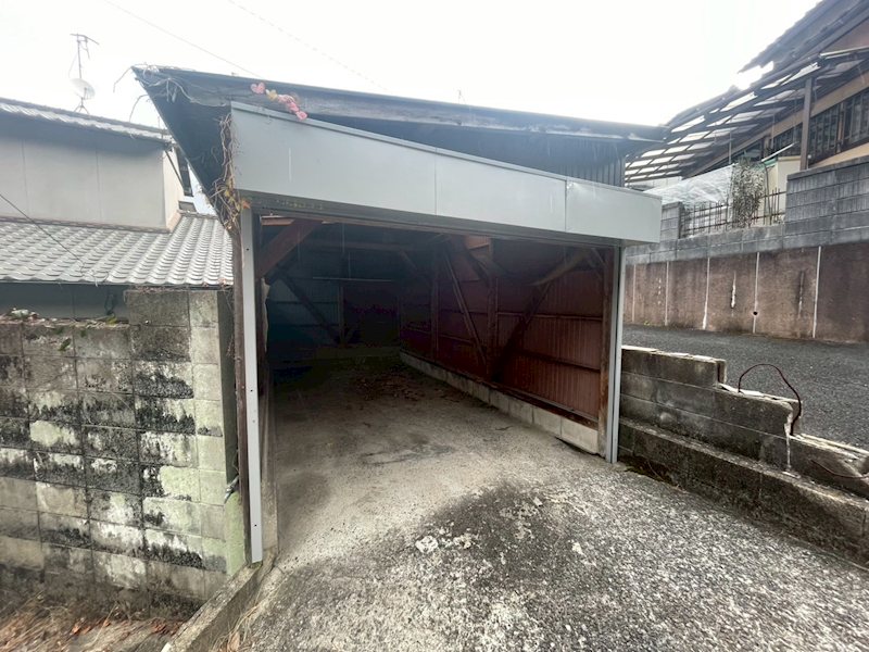 小糸町13番貸家 駐車場