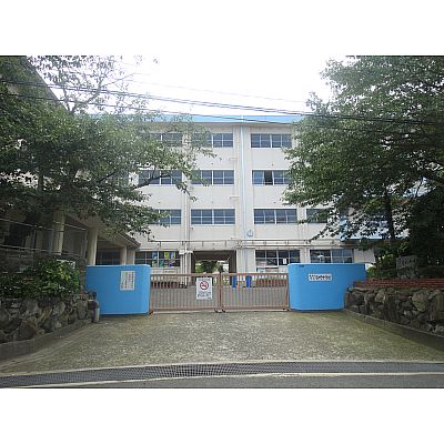 櫻山 中学校
