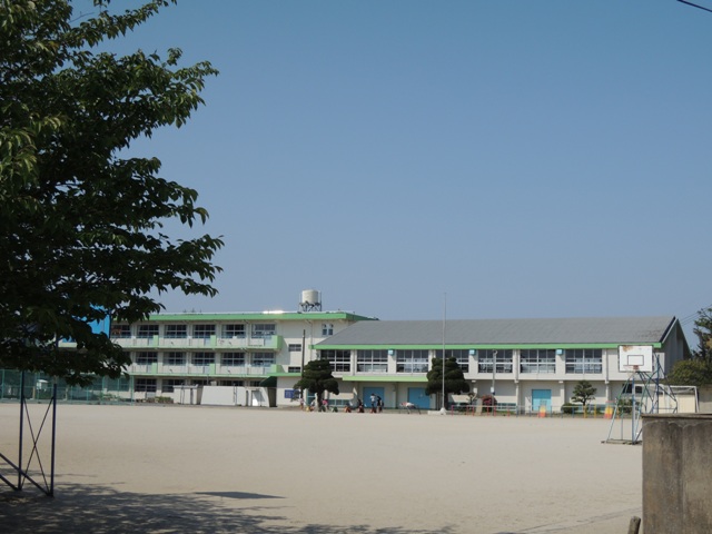 上の原四丁目3番貸家 小学校