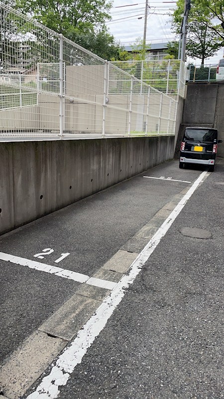 緑ヶ丘第四マンション 駐車場