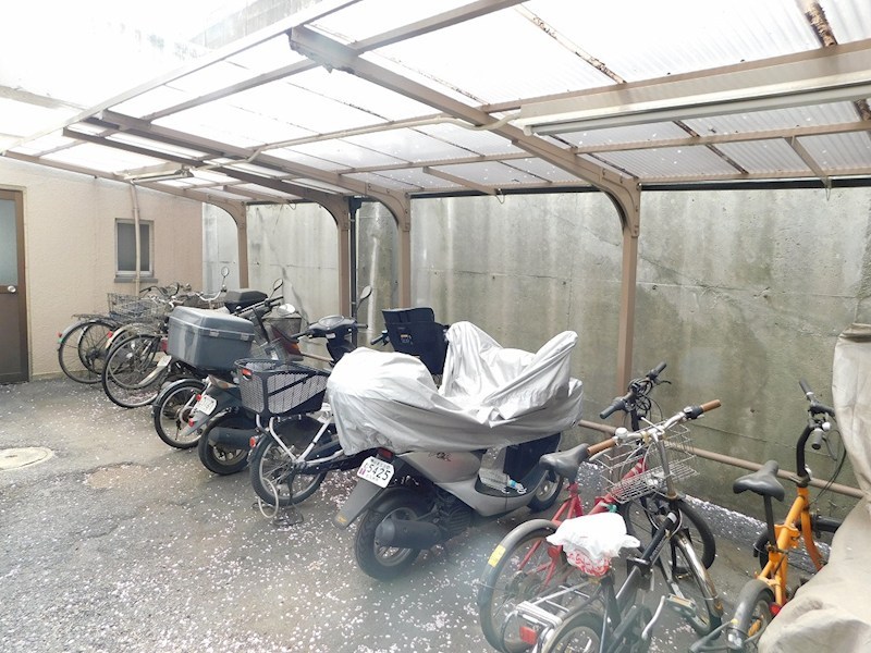 緑ヶ丘第四マンション 駐車場
