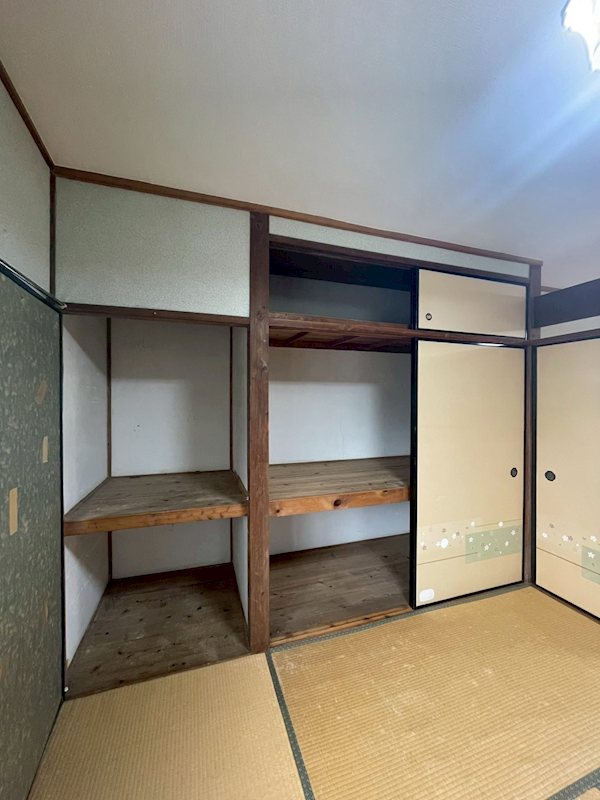 勝山二丁目10番貸家 収納