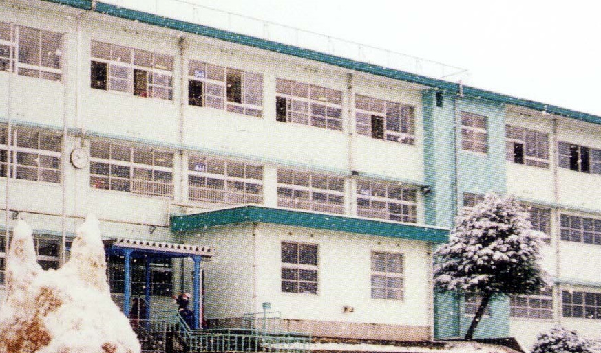 日吉台二丁目10貸家 小学校