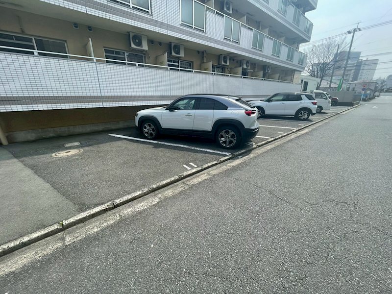キャステール片野 駐車場