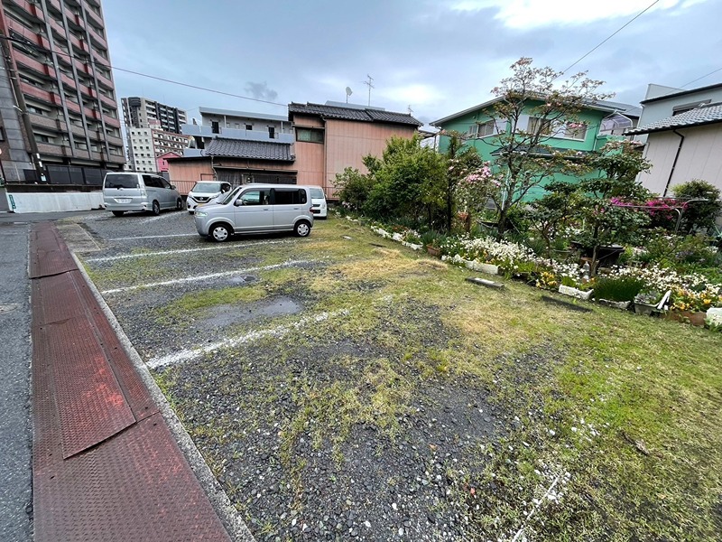 エミネンス穴生 駐車場