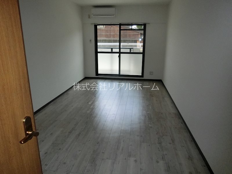 アン・レーブ リビング