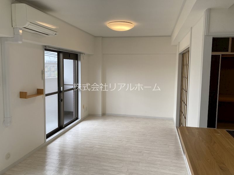 京都府京都市西京区川島滑樋町 リビング