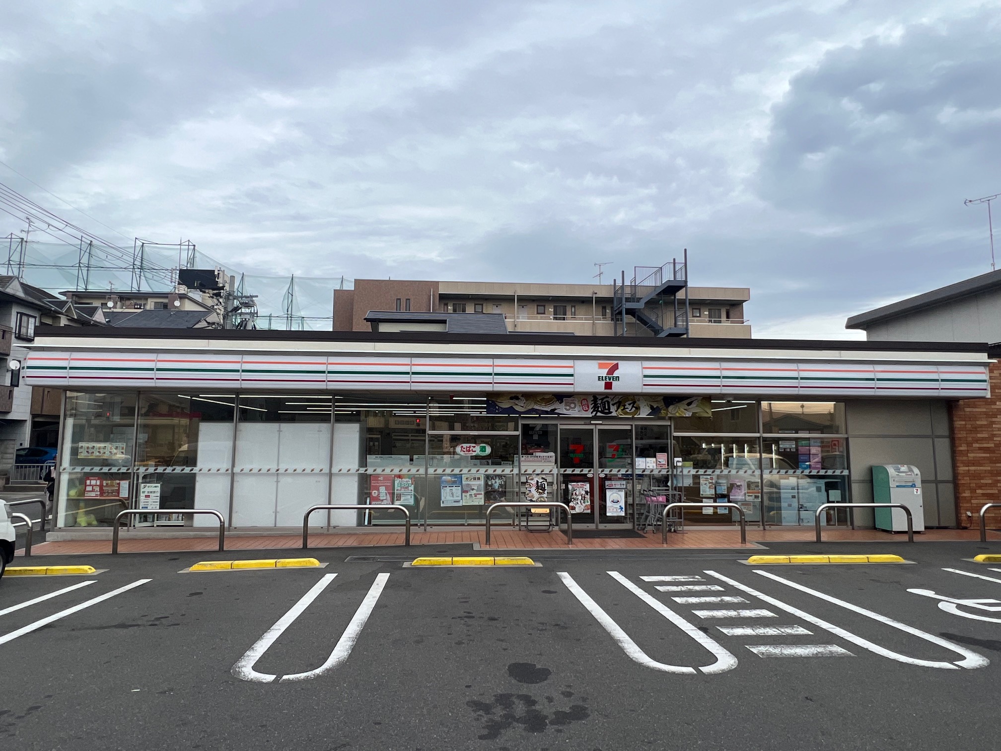 GRAMM桂稲荷山 コンビニ