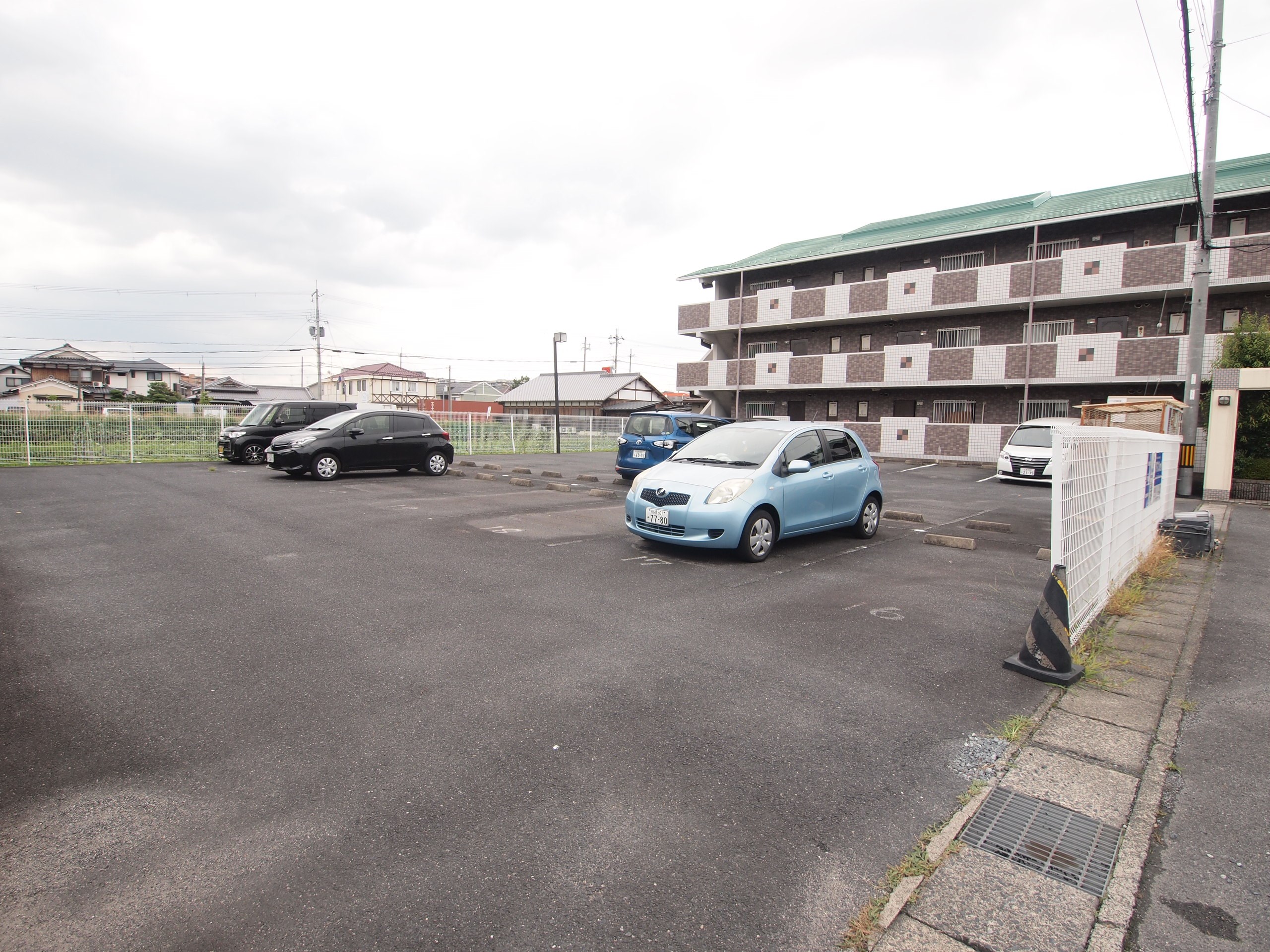 ファミーユ南高田 駐車場