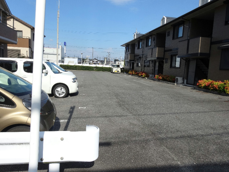 ピアーチェイマイ 駐車場