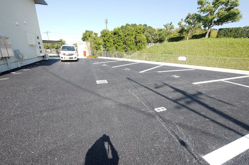 ファミリア 駐車場