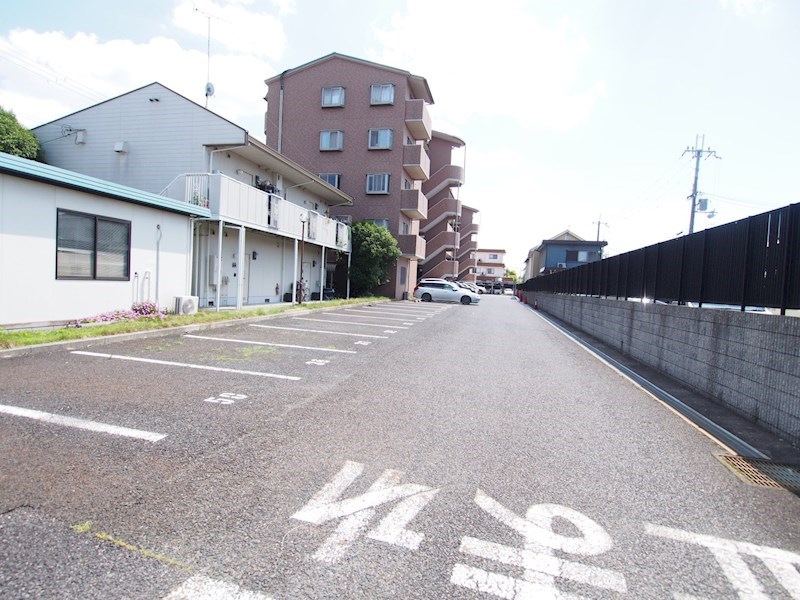 タウニー遠藤 駐車場
