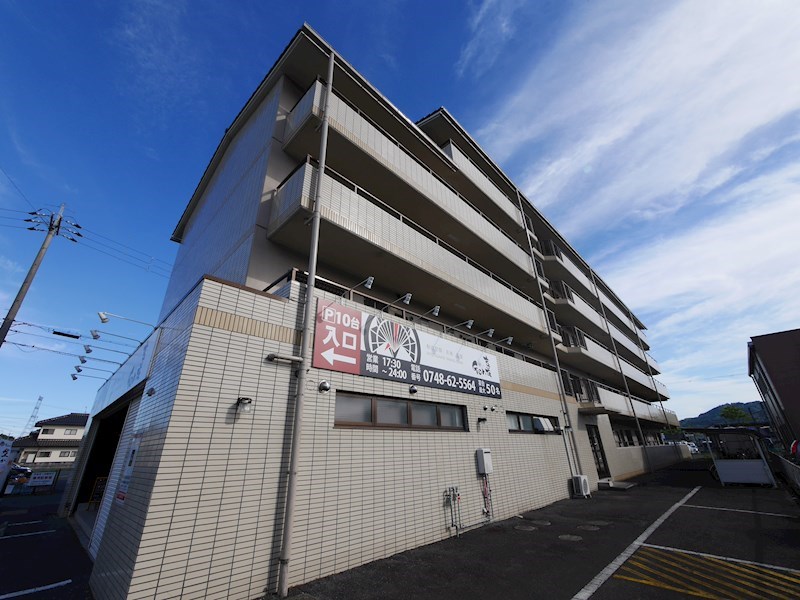 ふぁみーゆ貴生川 外観