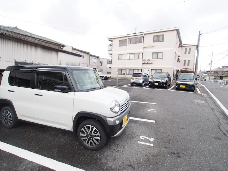 ヴィラ守山 駐車場