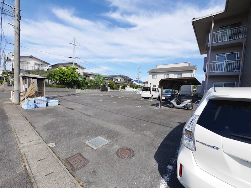 プリミエ貴生川 駐車場