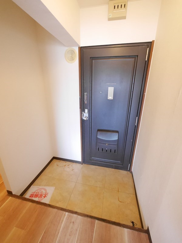 生出マンション 玄関