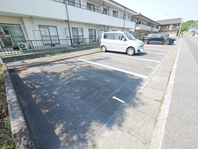 ハイツ蓬莱 駐車場