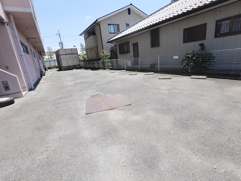 グランパレス南海 駐車場