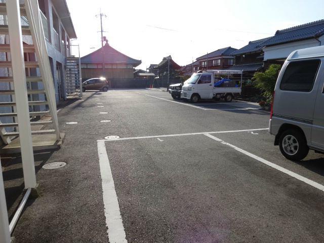 伊勢屋ハイツ 駐車場