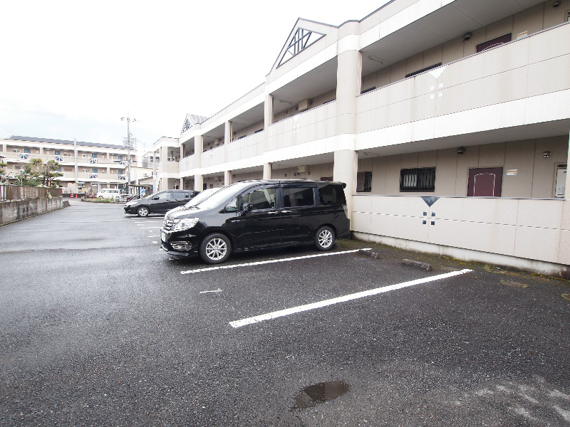 NEW TONE 駐車場