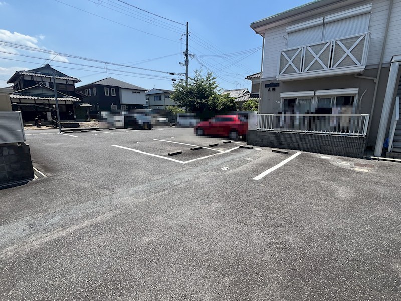 メゾン・ベゴワードＢ棟 駐車場