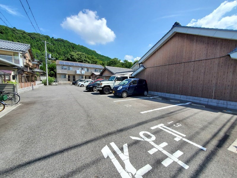 アルブルパイン瀧町 駐車場