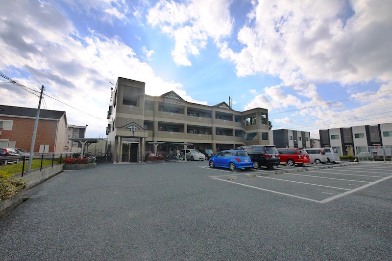 エヴァークレストール 駐車場