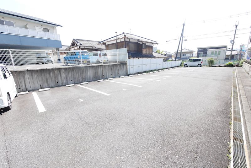 サンジョイフル谷口 駐車場