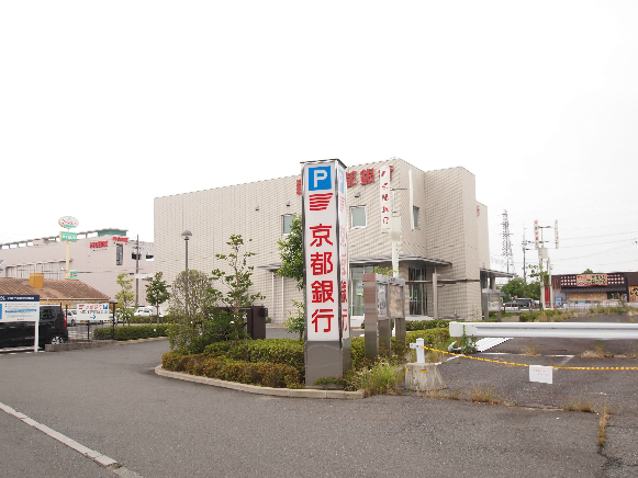 メゾン小西名坂3番館 銀行