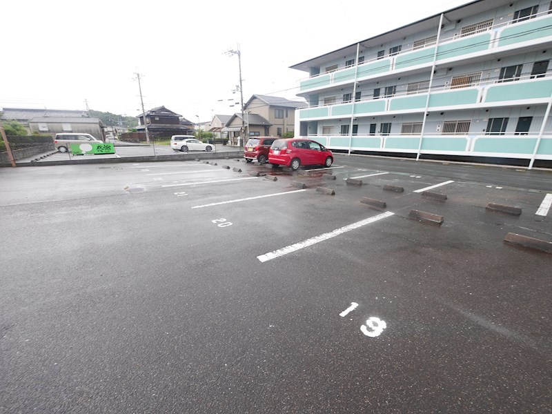 プルミエル 駐車場