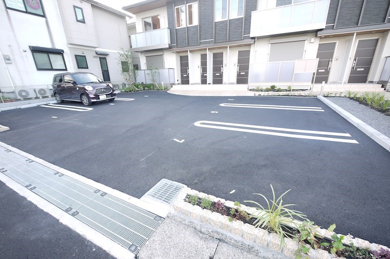 シャーメゾン　坪井 駐車場