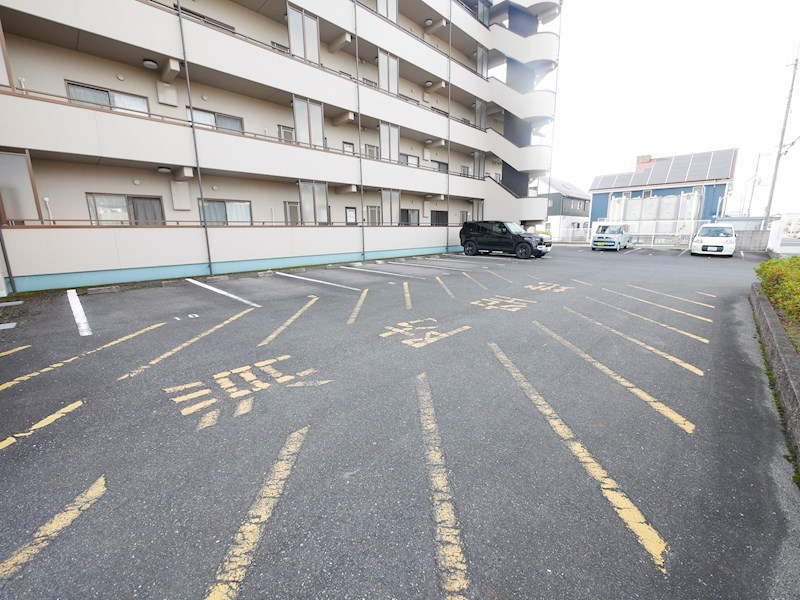ヴィラ梅ノ井 駐車場