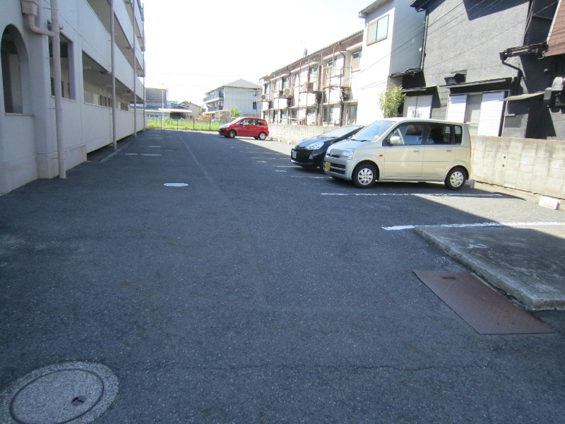 パンセハイツ近江 駐車場