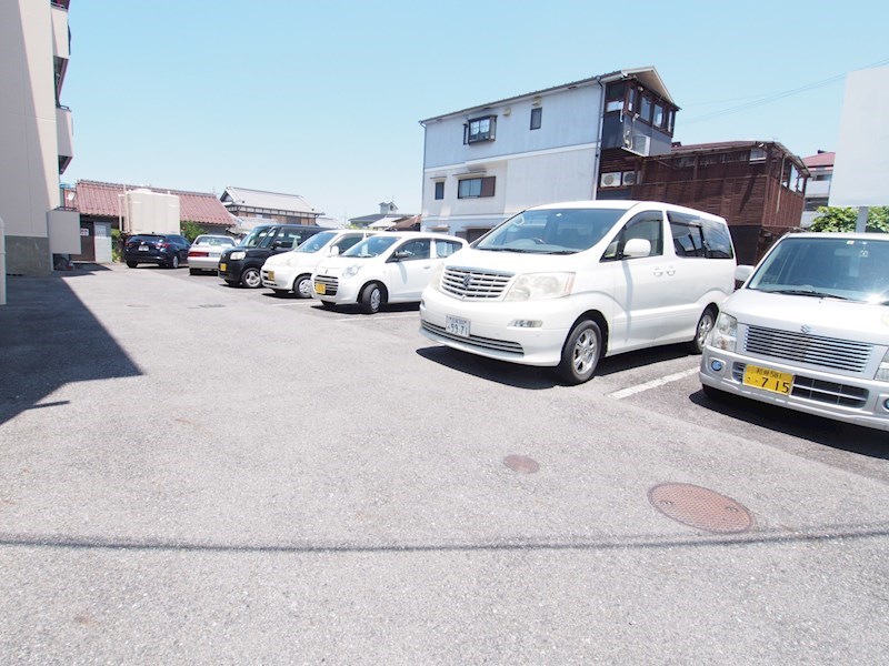 美喜マンション 駐車場
