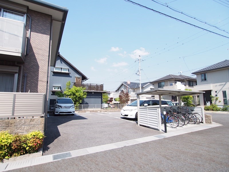 グランシャリオ守山 駐車場