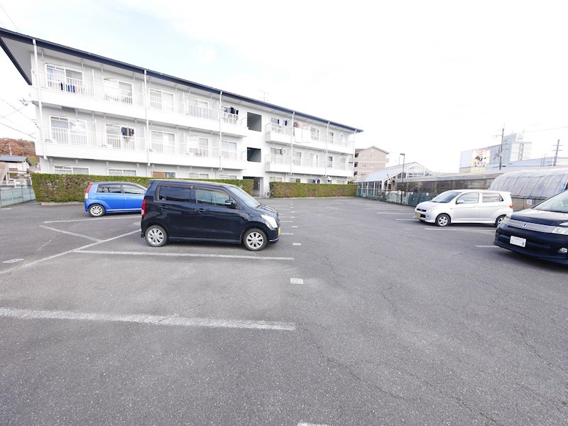 サンハイツ峯 駐車場
