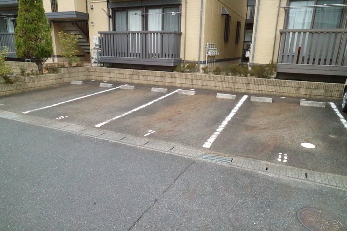 リビングタウン貴生川B棟 駐車場