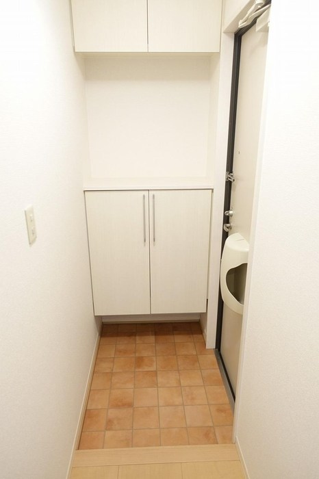 リビングタウン貴生川B棟 玄関