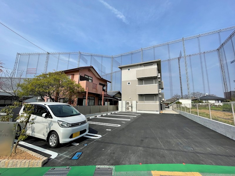 GL Plus HIGASHIYAGURA 駐車場