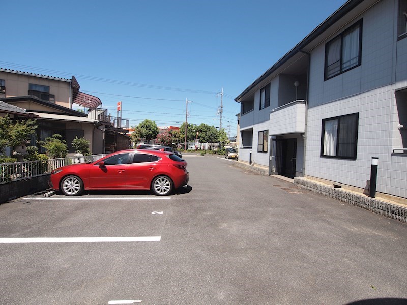 アビタ吉身B 駐車場
