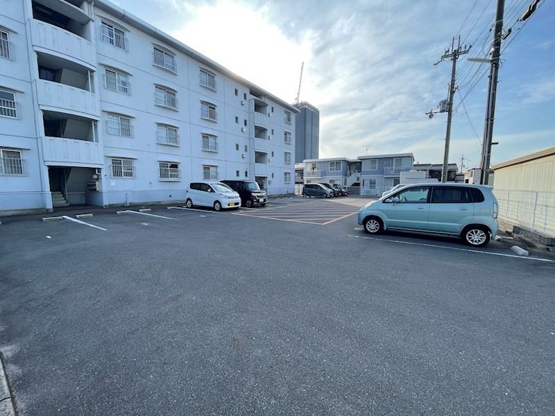 エルムハウス 駐車場