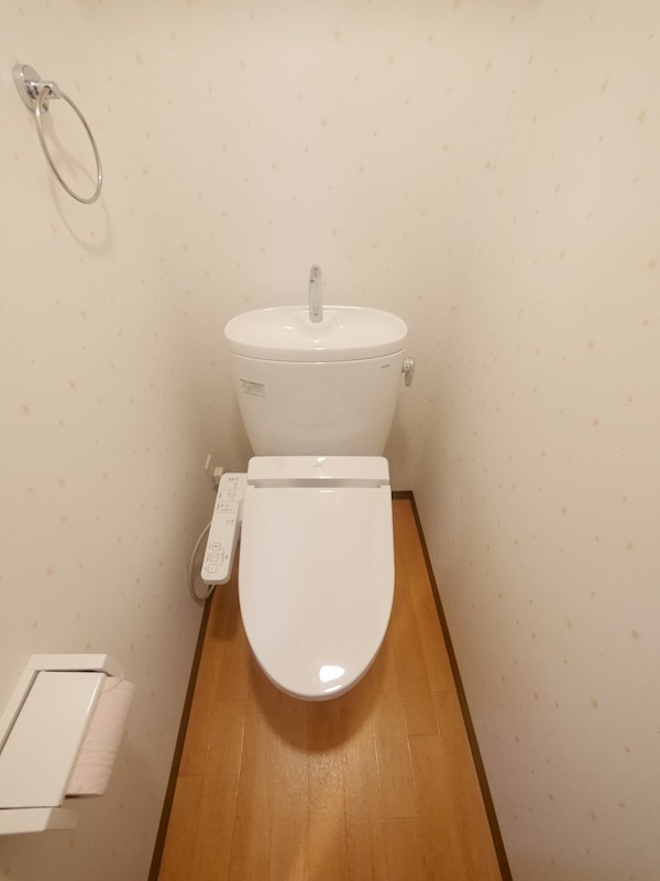 メゾン小西名坂3番館 トイレ