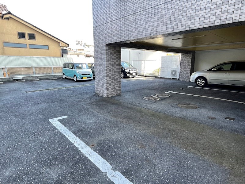 エクセレントU 駐車場