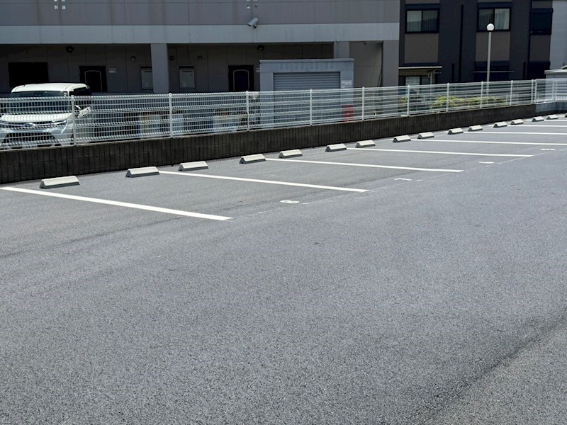 エクセルピア岩根中央 駐車場