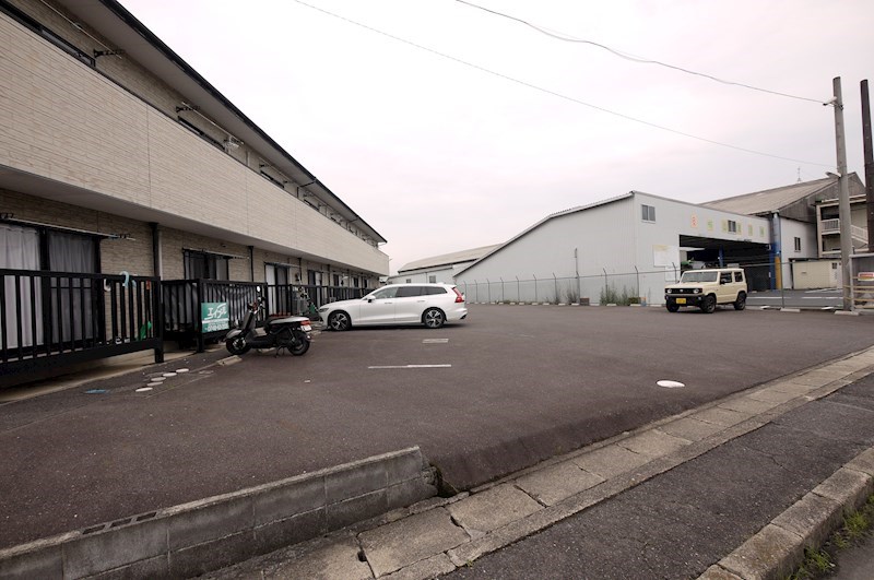 ルピエ栗東 駐車場