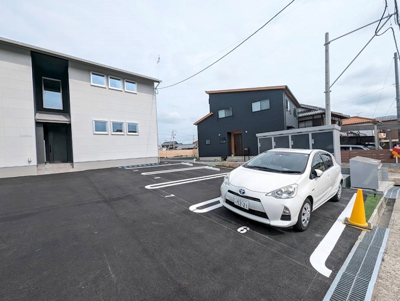 ラウレア 駐車場