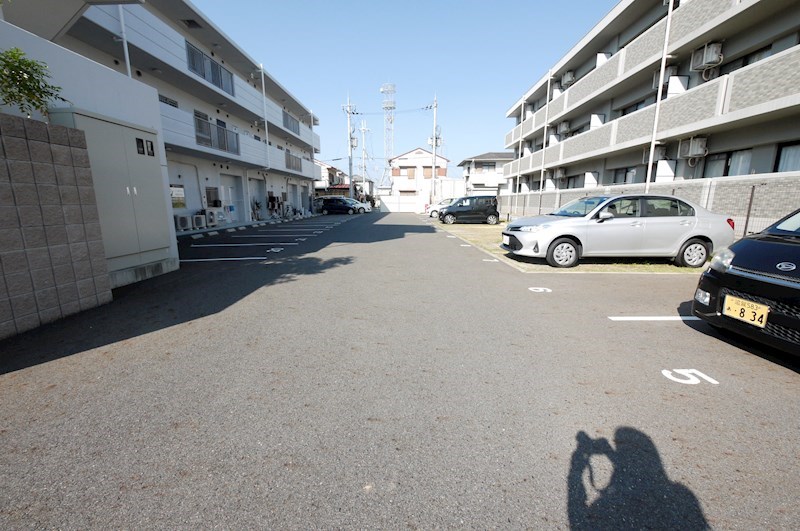 メゾン中沢 駐車場