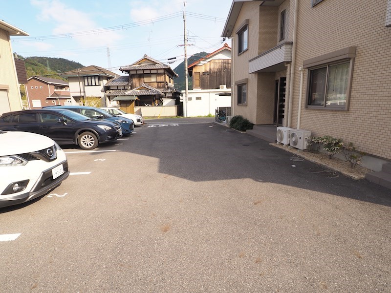 グランフローラ 駐車場