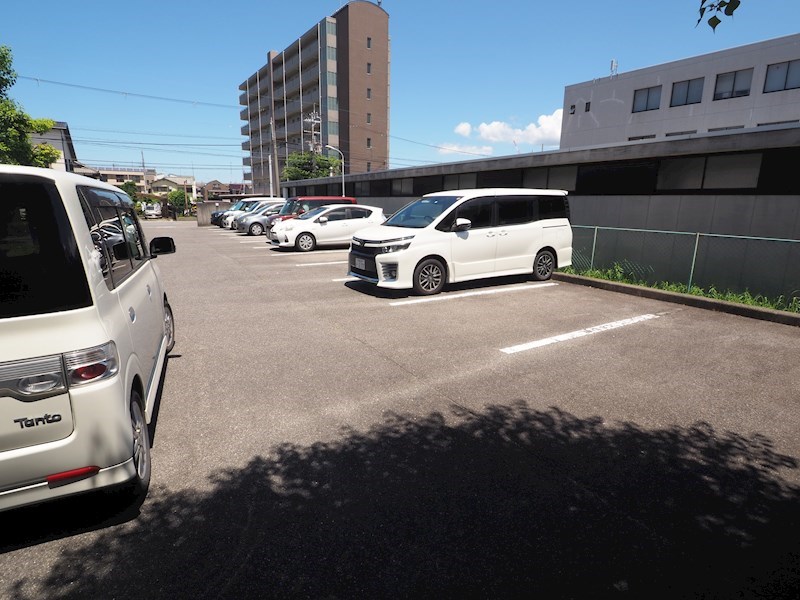 ポピュレール  駐車場